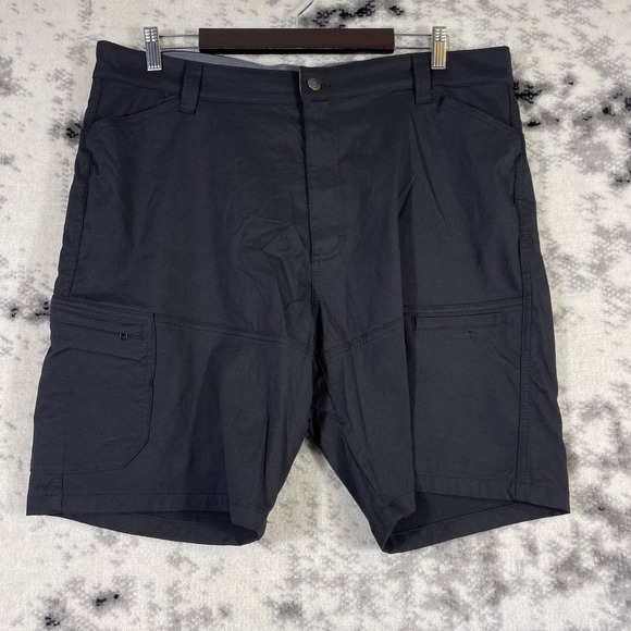 Wrangler Other - Wrangler ATG Cargo Shorts Mens Size 28 Black Cargo Pockets‎ Performance Outdoors